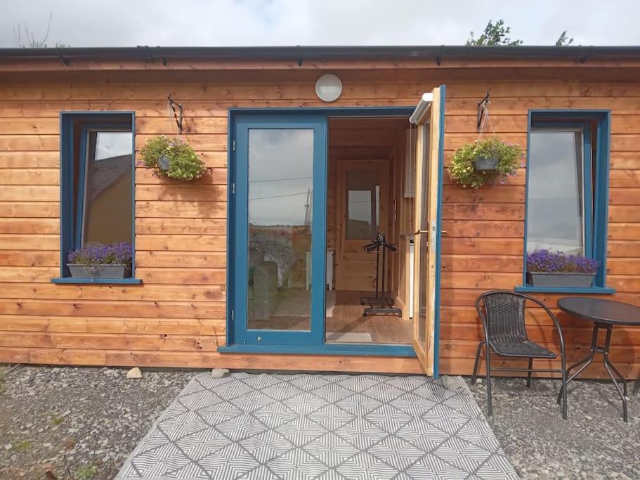 Ceaser'S Cabin Is A Cosy 1 Bedroom Cabin Lahinch Kültér fotó