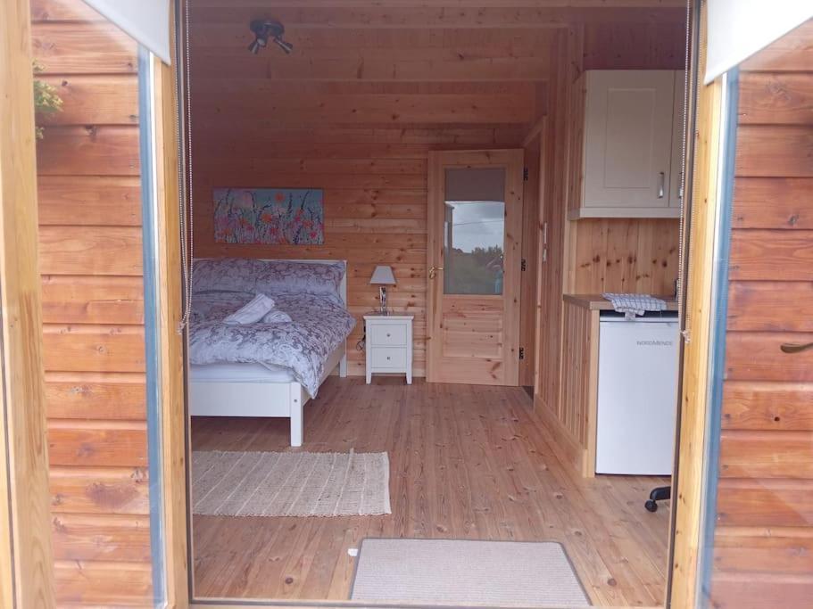 Ceaser'S Cabin Is A Cosy 1 Bedroom Cabin Lahinch Kültér fotó